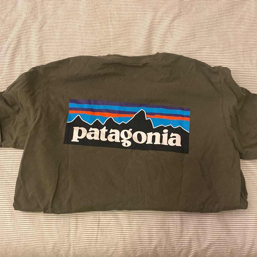 Green Patagonia t shirt